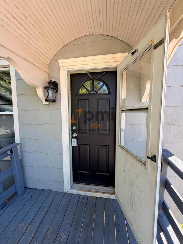 Building Photo - 422 Hoyt St