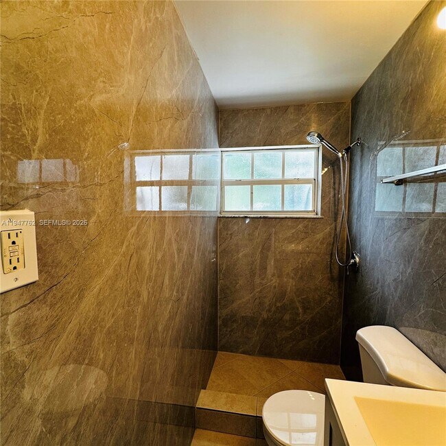 Building Photo - 732 Moffett St