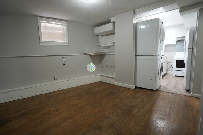 Building Photo - 128 Fuller St