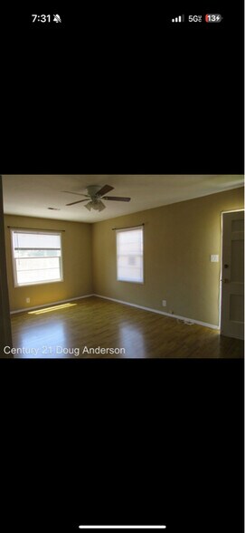 Building Photo - 44517 Cedar Ave