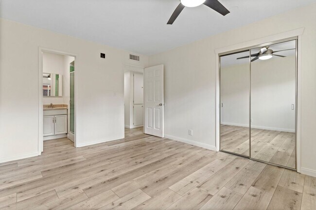 Building Photo - Beautiful Updated Santa Clarita Home | Large Backyard | Attached 2-Car Garage