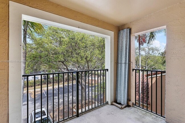 Building Photo - 4852 N State Rd 7