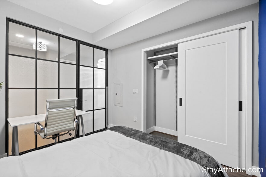 Building Photo - 1300 4th St SE