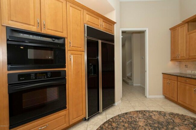 Building Photo - Gated Community