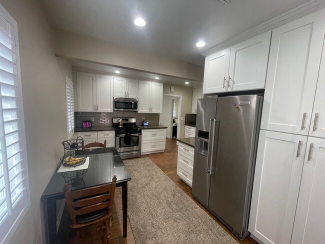 Building Photo - Beautifully Renovated 2-Bedroom Front Home...
