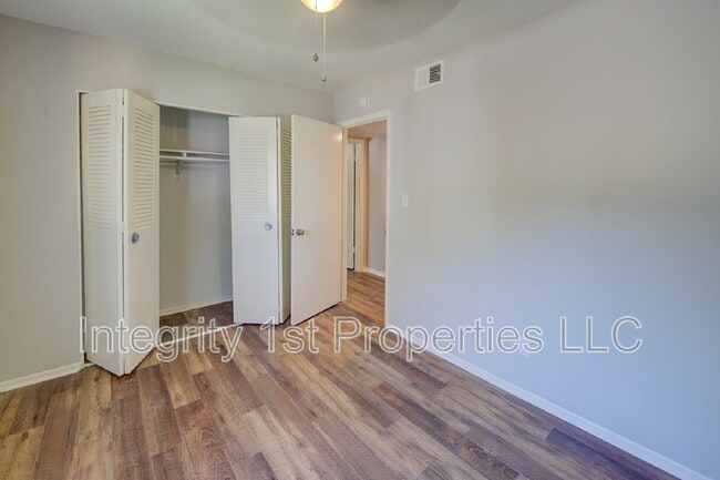 Building Photo - 2114 Swift St