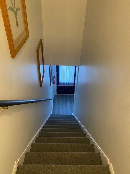 Building Photo - 144 Farnsworth Ave