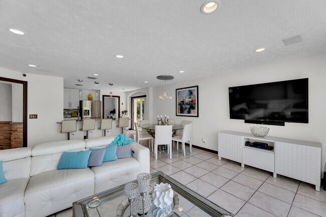 Building Photo - 6362 Brava Way