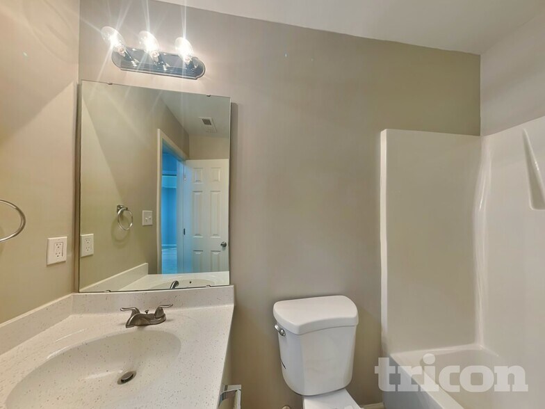 Building Photo - 2120 Ballingarry Dr