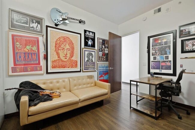 Building Photo - 201 S 11th St