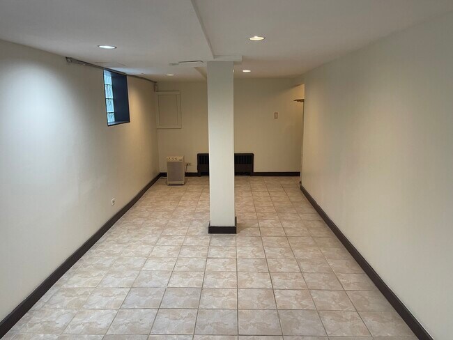 Building Photo - 1428 Fowler Ave