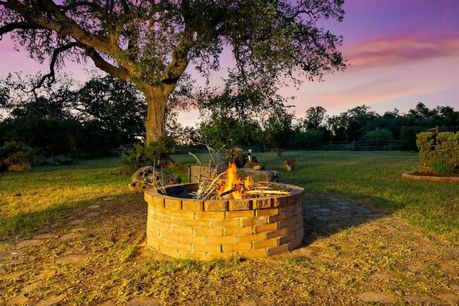 Building Photo - 320 Woodland Oaks Trail