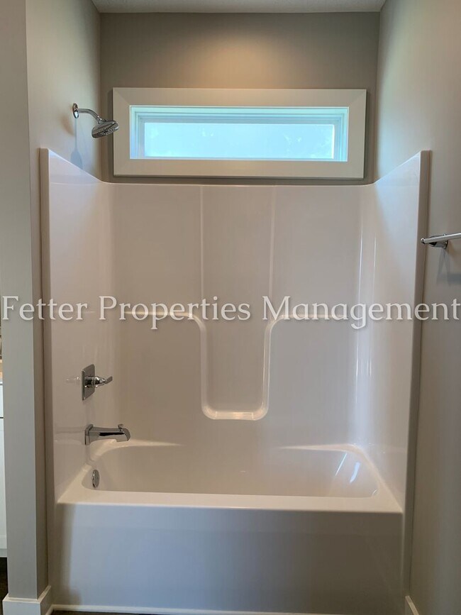 Building Photo - Northside 3 Bedroom 2 Bath Ready for you T...