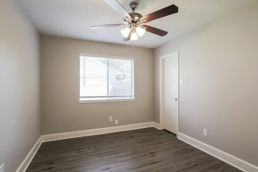 Building Photo - 7526 Shoshone Dr