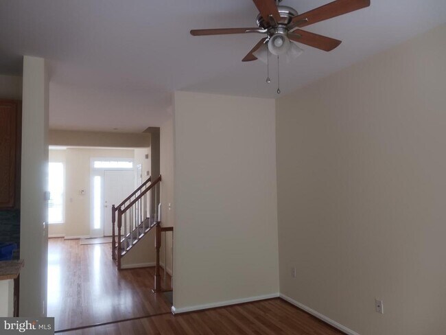 Building Photo - 205 Hillside Ct