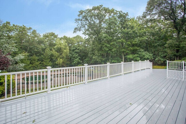 Building Photo - 12 N Ridge Rd