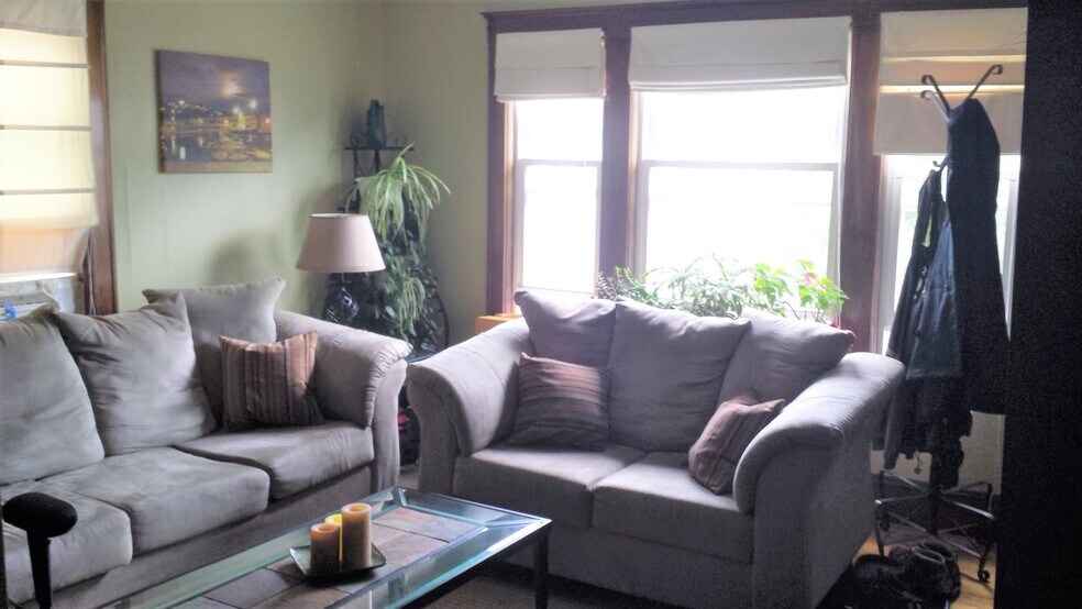 Livingroom (Example furnished) - 30 Newbury Ave