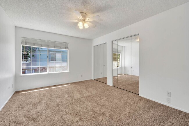 Building Photo - 3926 Oak Villa Cir