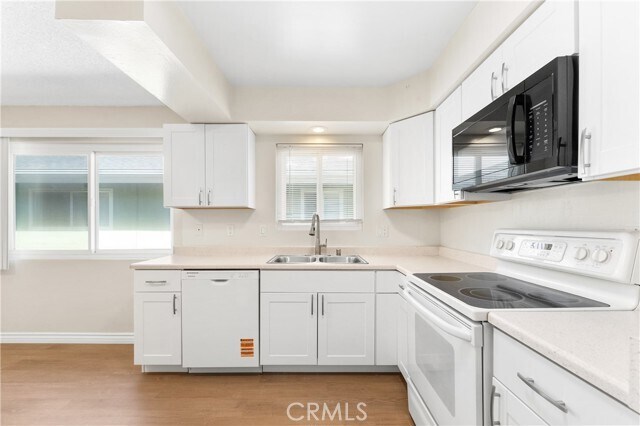 Building Photo - 5932 Santa Barbara Ave