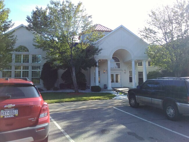 Building Photo - 904 Pointe View Dr