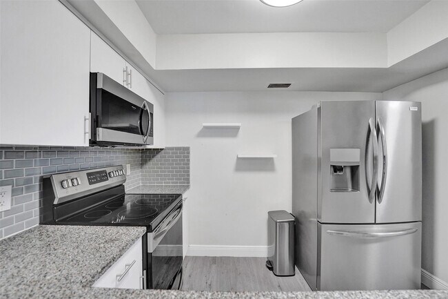 Building Photo - 3800 N Hills Dr