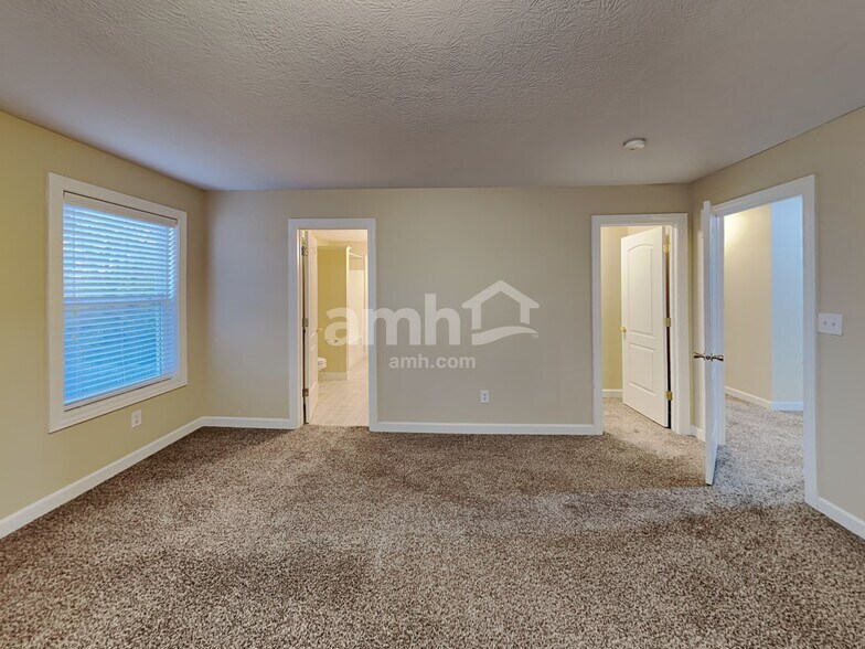Building Photo - 5915 Cabot Dr