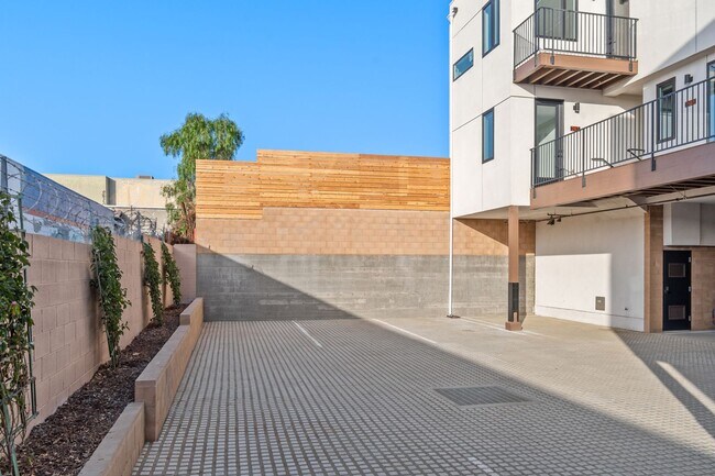 Building Photo - New modern style living- 1 bedroom 1 bath ...