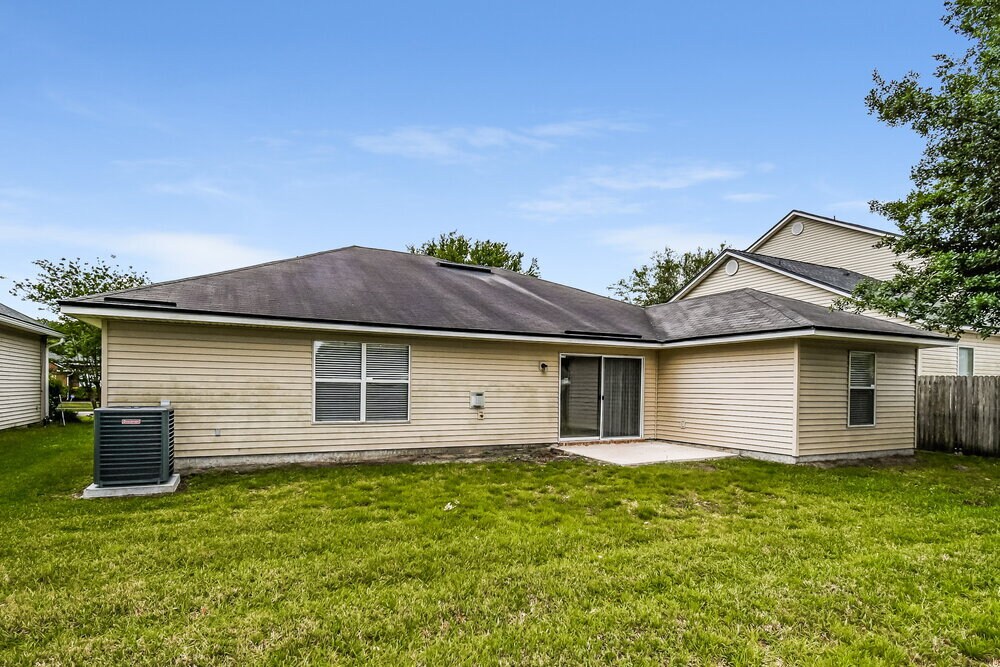 Building Photo - 9135 Prosperity Lake Dr