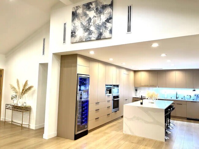 Building Photo - 1907 Maginn Dr