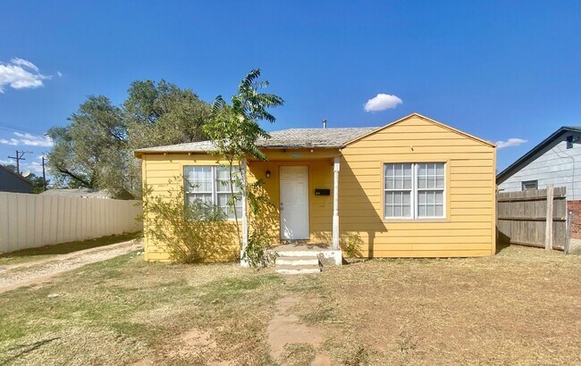 Now available and rent ready - 3 bed 2 bath near Clapp Park - Now available and rent ready -  3 bed 2 bath near Clapp Park