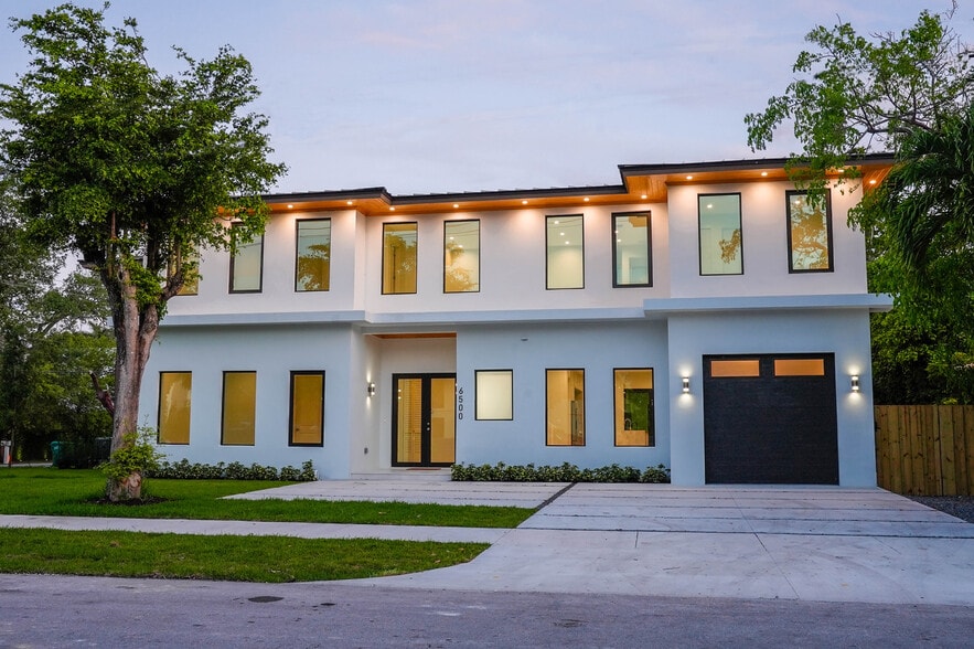 Building Photo - 6500 SW 84th St