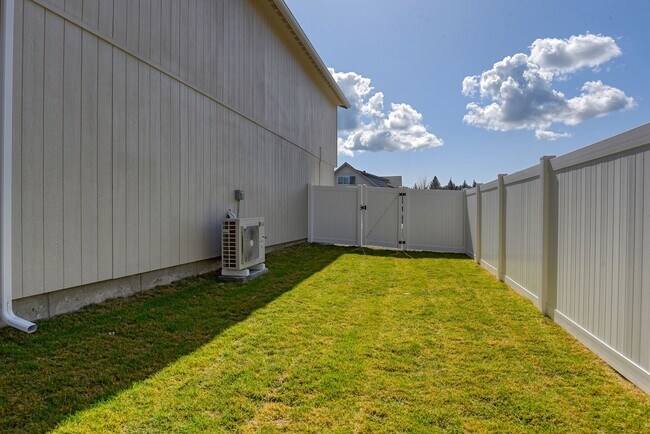 Building Photo - 4913 E 6th Ave