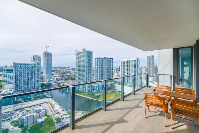 Building Photo - 68 SE 6th St