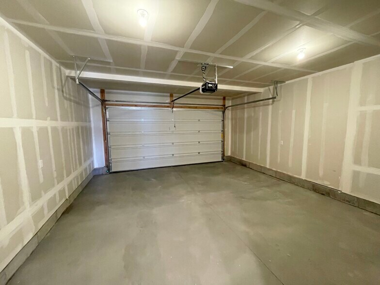 Building Photo - 4067 S 2800 W