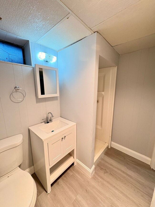 Building Photo - Sprawling Brick Ranch with Huge Lot & Garage in Prime Nottingham Location