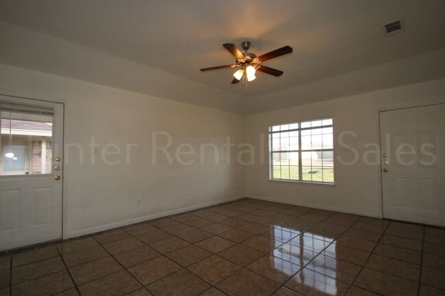 Building Photo - New Fence!