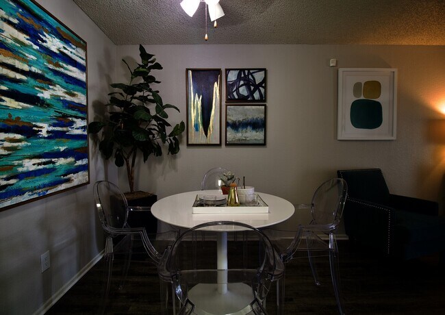 Building Photo - 200 S Linden Ave