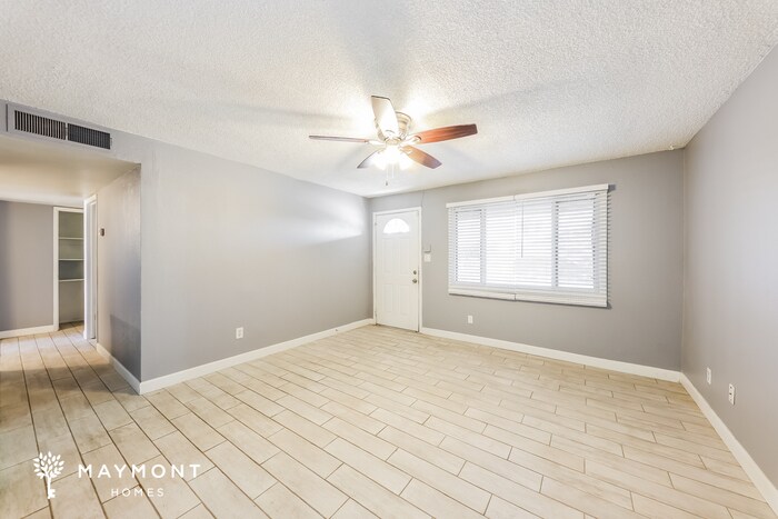 Building Photo - 4742 N 82nd Ave