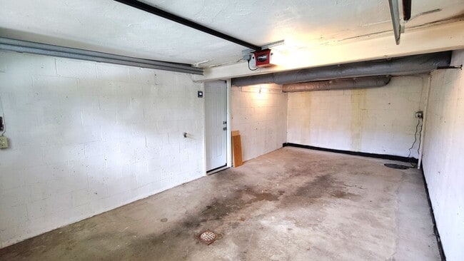 Building Photo - *Spacious & Updated 3BD/2BA Single-Family Home Available in Bethel Park*