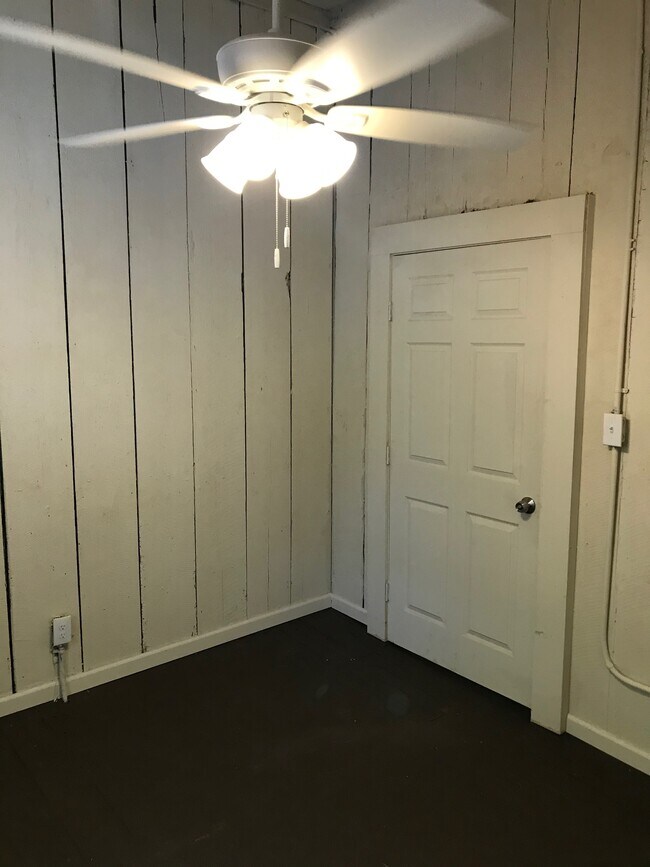 Building Photo - 719 N Madison