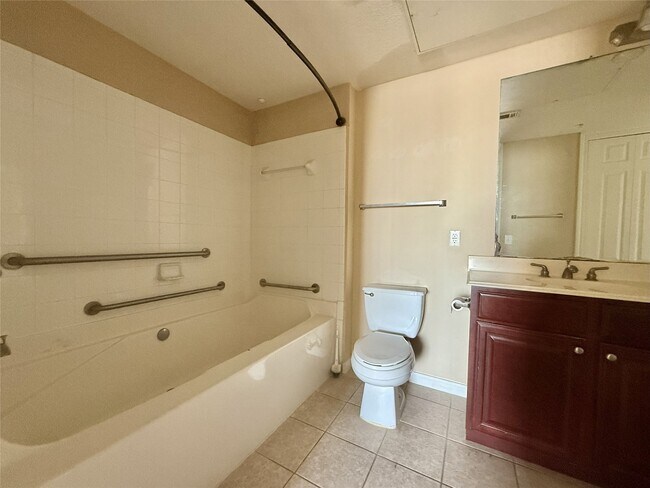 Building Photo - 7575 Kirby Dr