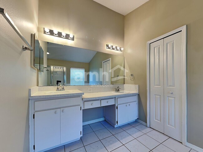 Building Photo - 1750 Kirtley Dr