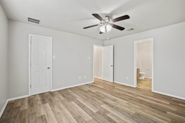 Building Photo - 711 Sugar Brook Dr