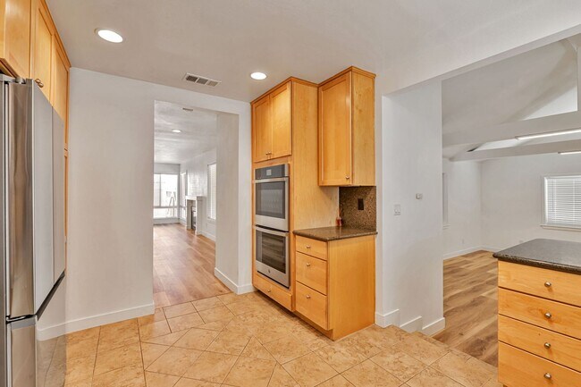 Building Photo - Beautifully Maintained 3-Bedroom Home l Hu...