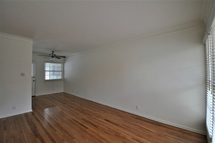 Building Photo - 1213 Orange Grove Ave