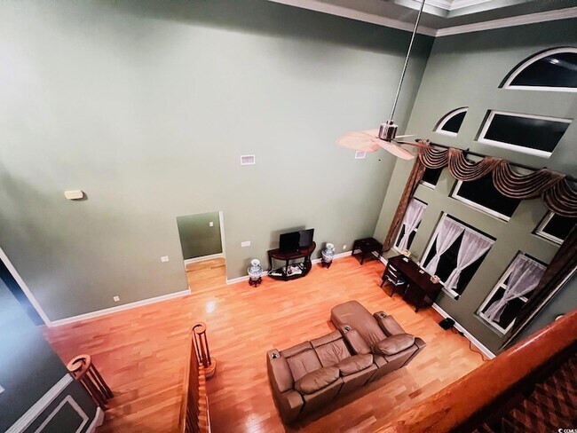 Building Photo - 584 Summerhill Dr