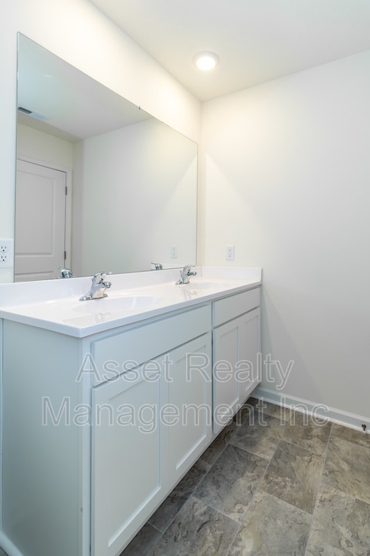 Building Photo - 329 Aspen Dr