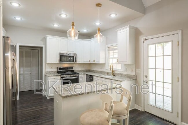 Building Photo - 1512 Fallen Leaf Dr SW