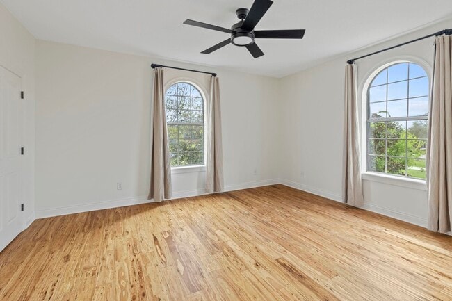 Building Photo - 4329 Edgewater Dr