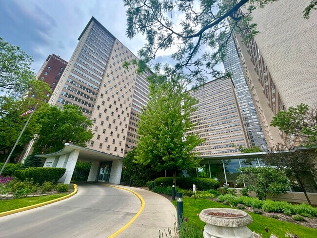 Building Photo - 3950 N Lake Shore Dr